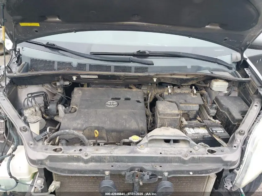 2012 TOYOTA SIENNA LE V6 8 PASSENGER