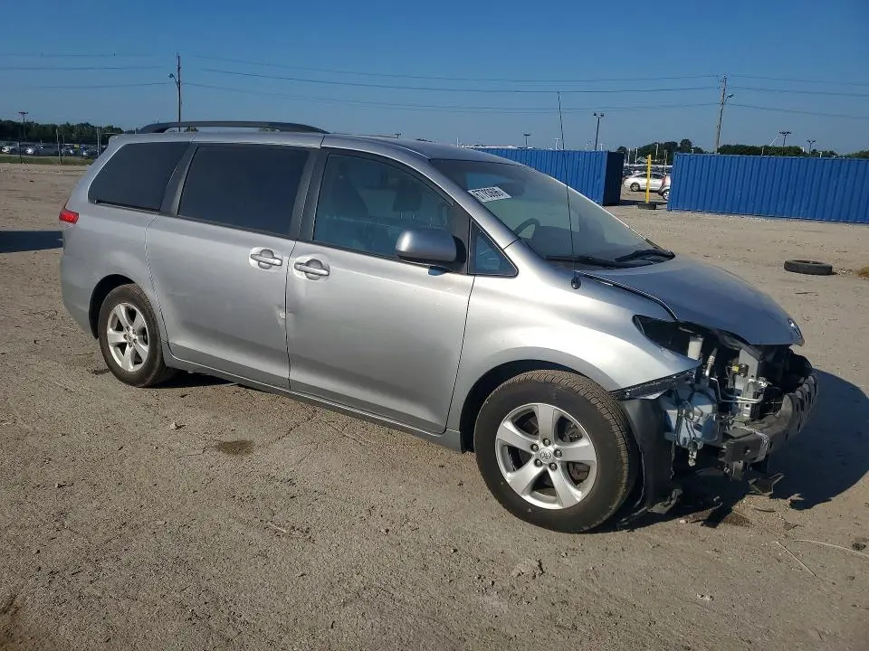 2013 TOYOTA SIENNA LE  