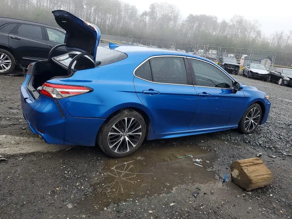 2018 TOYOTA CAMRY SE  