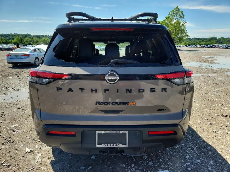 2023 NISSAN PATHFINDER SV  