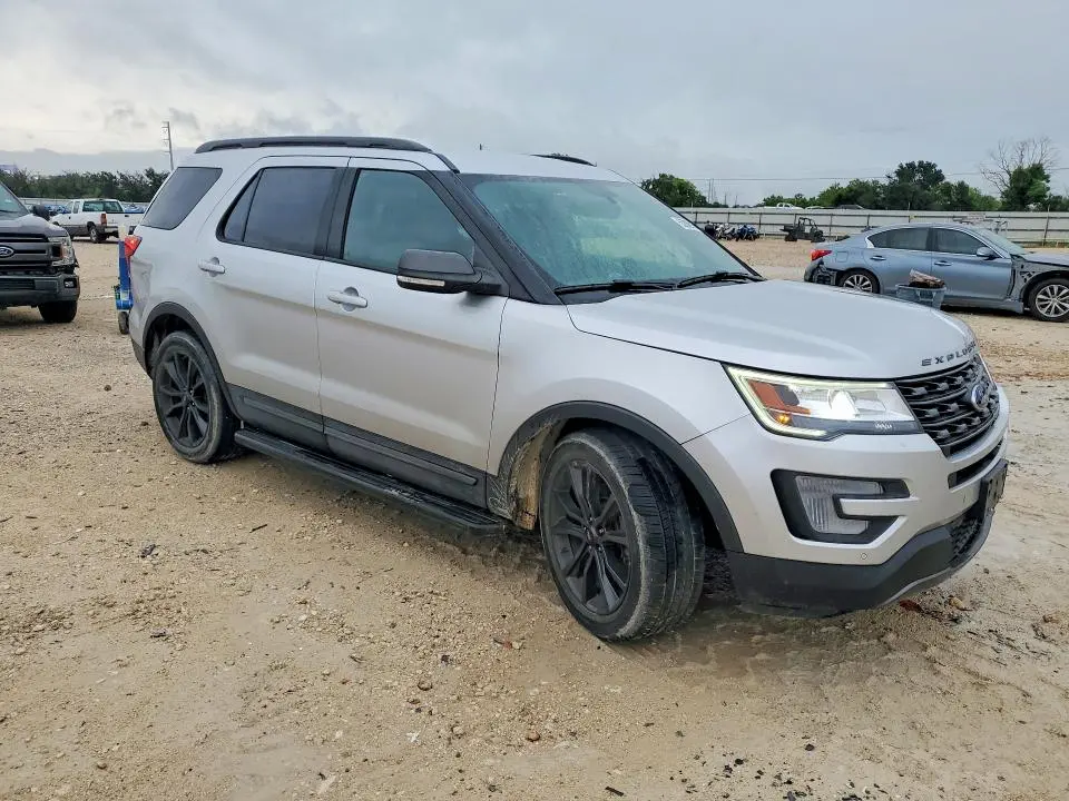 2017 FORD EXPLORER XLT  