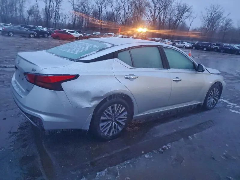 2023 NISSAN ALTIMA SV  