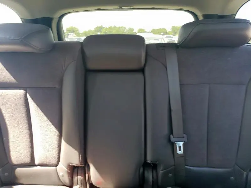 2011 HYUNDAI SANTA FE SE  