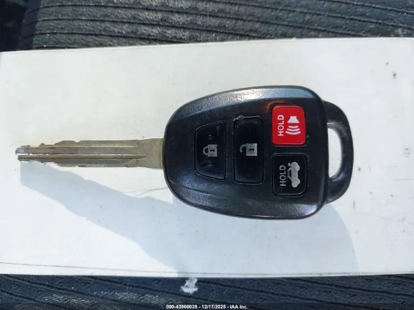 2017 TOYOTA CAMRY SE