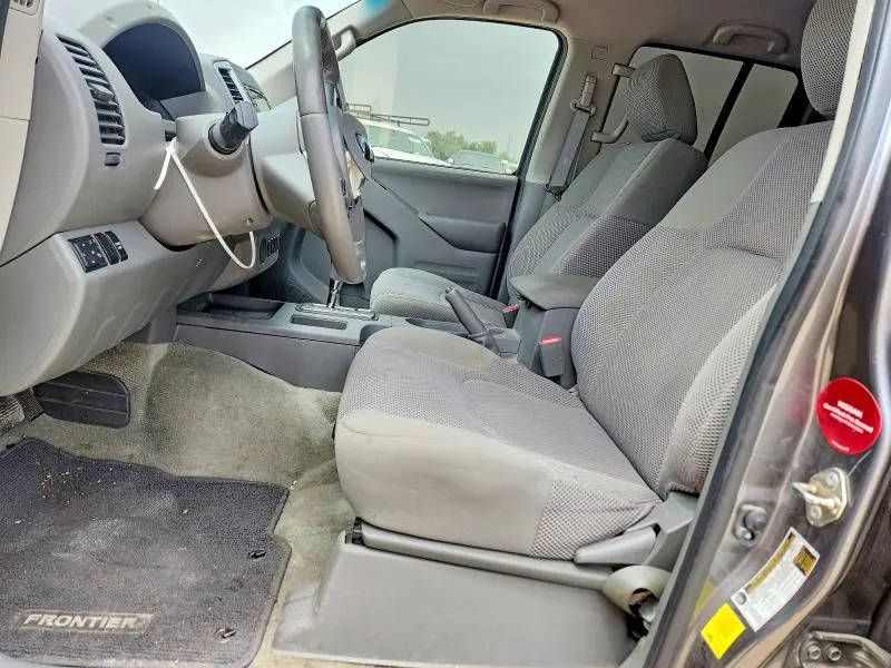 2016 NISSAN FRONTIER SV  