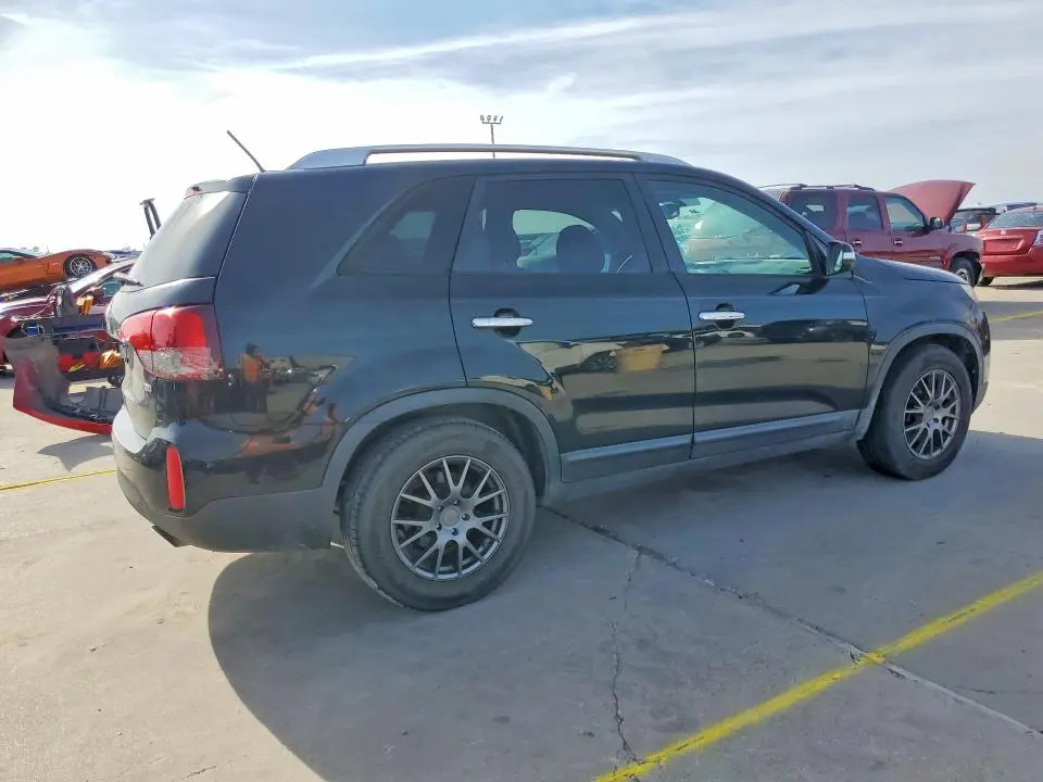 2014 KIA SORENTO LX  