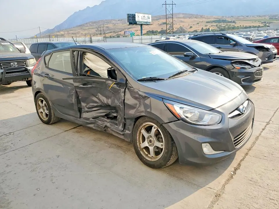 2012 HYUNDAI ACCENT SE  