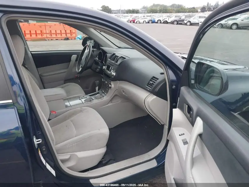 2011 TOYOTA HIGHLANDER BASE V6