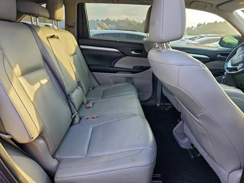 2016 TOYOTA HIGHLANDER XLE  