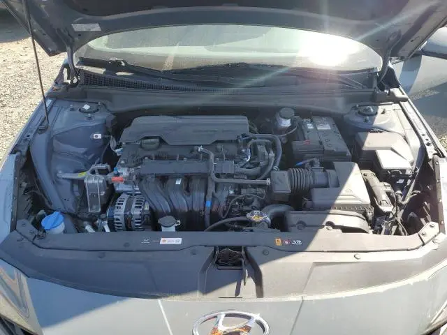 2022 HYUNDAI ELANTRA SE  