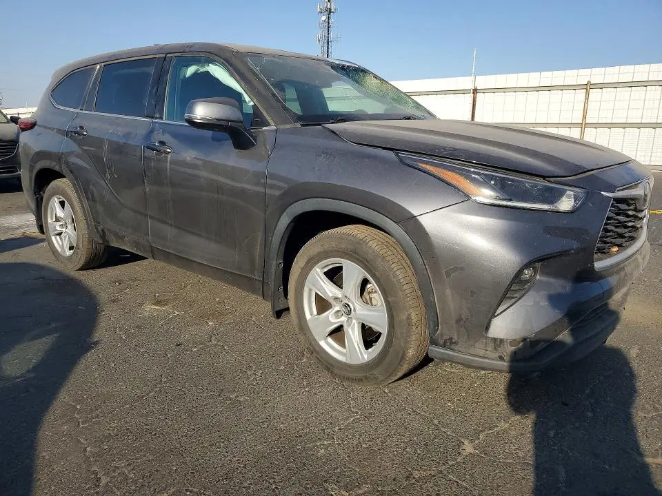 2021 TOYOTA HIGHLANDER LE  