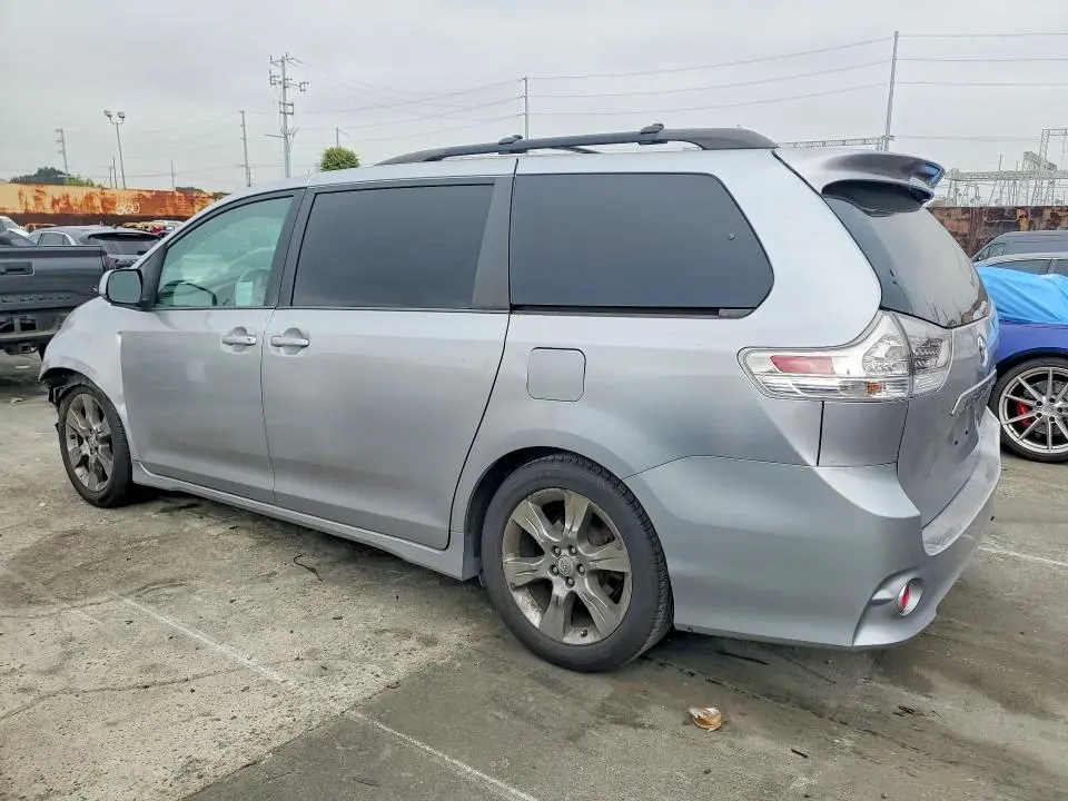 2012 TOYOTA SIENNA SE 8-PASSENGER  