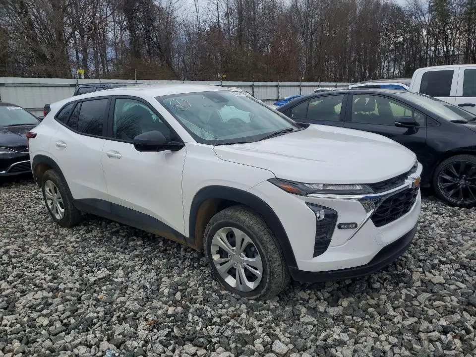 2025 CHEVROLET TRAX LS  
