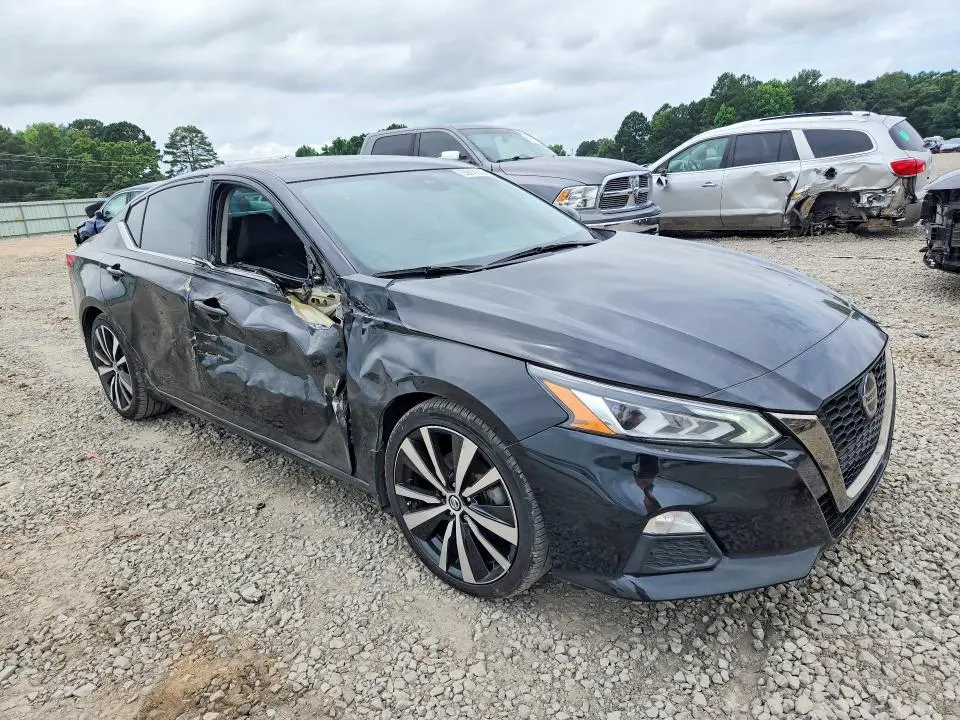 2021 NISSAN ALTIMA SR  