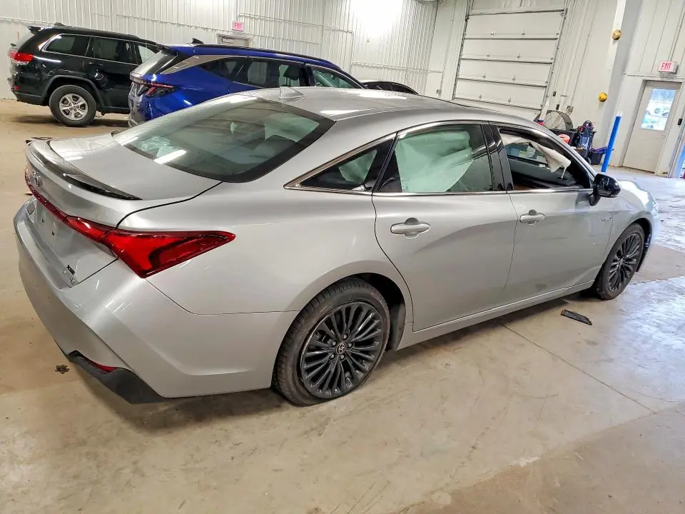 2021 TOYOTA AVALON XSE  