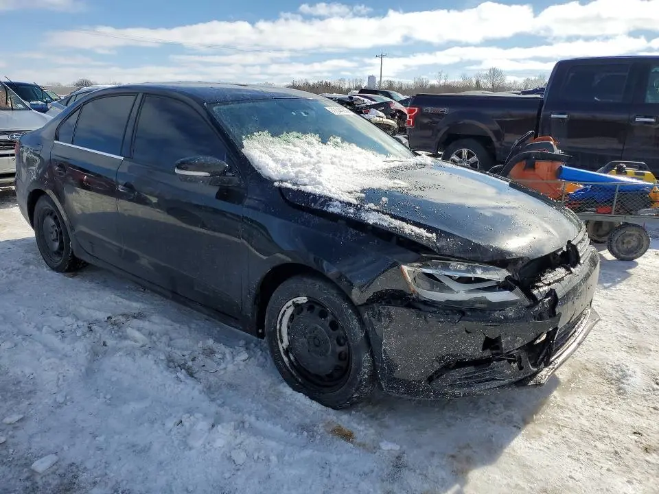 2013 VOLKSWAGEN JETTA   