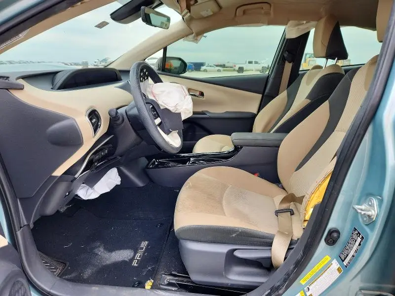 2017 TOYOTA PRIUS THREE  