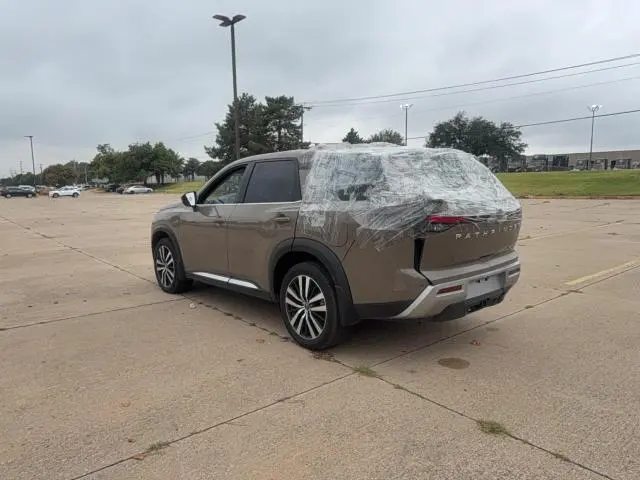 2024 NISSAN PATHFINDER PLATINUM  