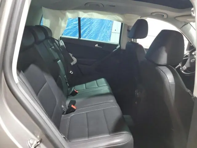 2010 VOLKSWAGEN TIGUAN SE  