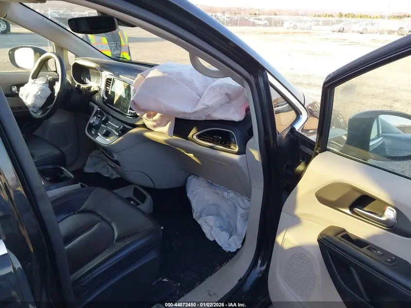 2022 CHRYSLER PACIFICA TOURING L