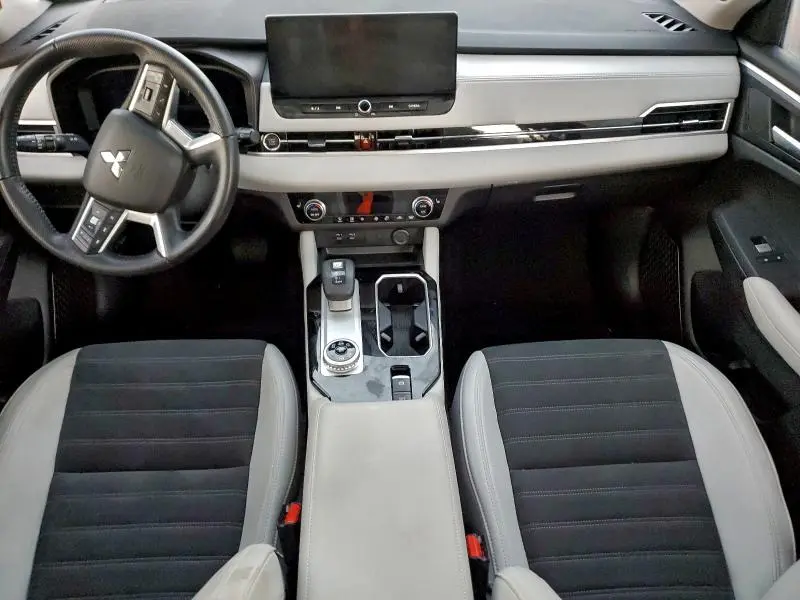 2025 MITSUBISHI OUTLANDER SE  