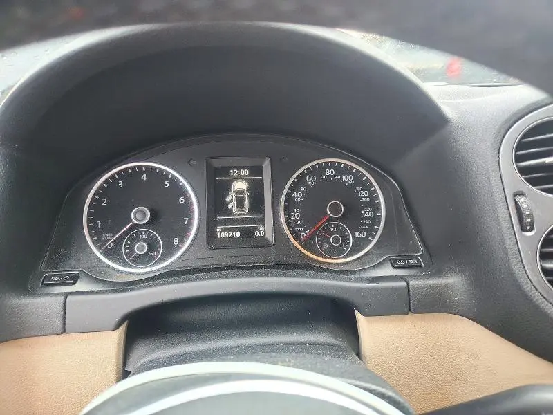 2016 VOLKSWAGEN TIGUAN   