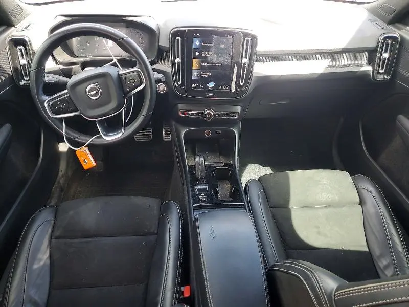 2022 VOLVO XC40 T4 R-DESIGN  