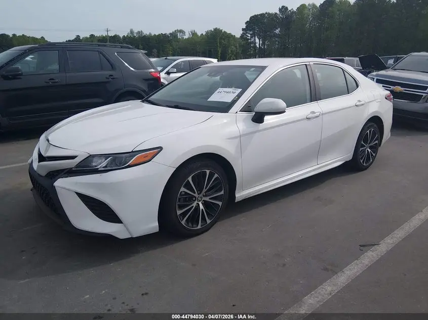 2020 TOYOTA CAMRY SE