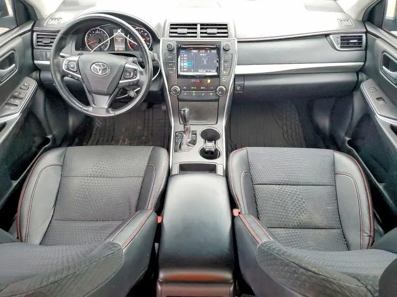 2015 TOYOTA CAMRY SE  