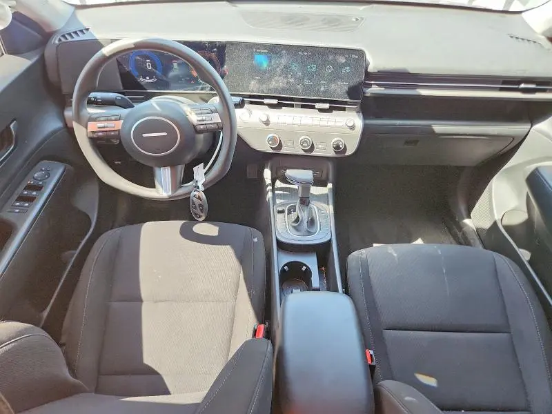 2024 HYUNDAI KONA SE  