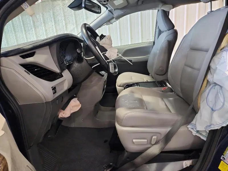 2020 TOYOTA SIENNA XLE 8-PASSENGER  