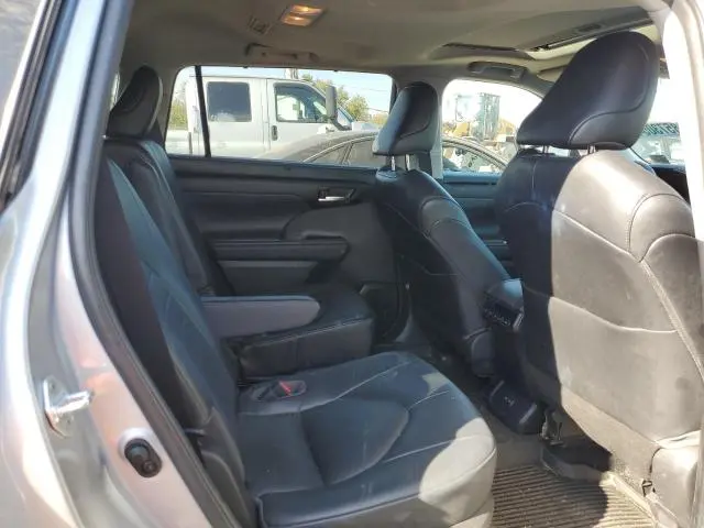 2022 TOYOTA HIGHLANDER HYBRID XLE  