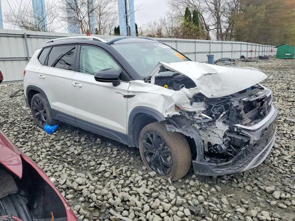 2024 VOLKSWAGEN TAOS SE  
