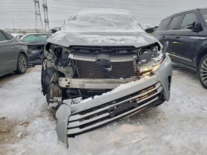 2019 TOYOTA HIGHLANDER LE  