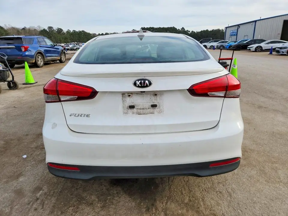 2018 KIA FORTE LX  