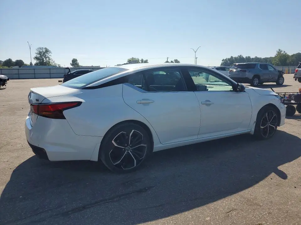 2024 NISSAN ALTIMA SR  
