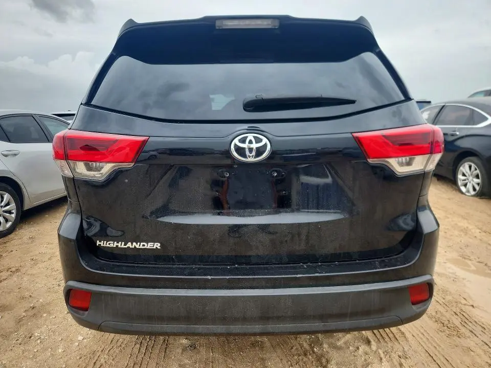 2018 TOYOTA HIGHLANDER LE  