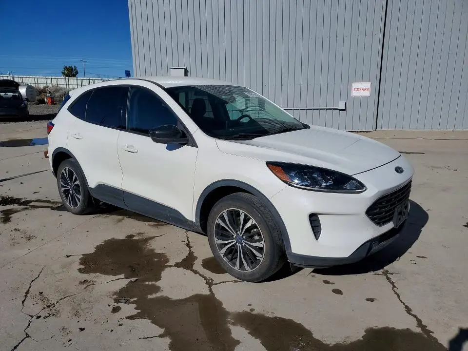2021 FORD ESCAPE SE  