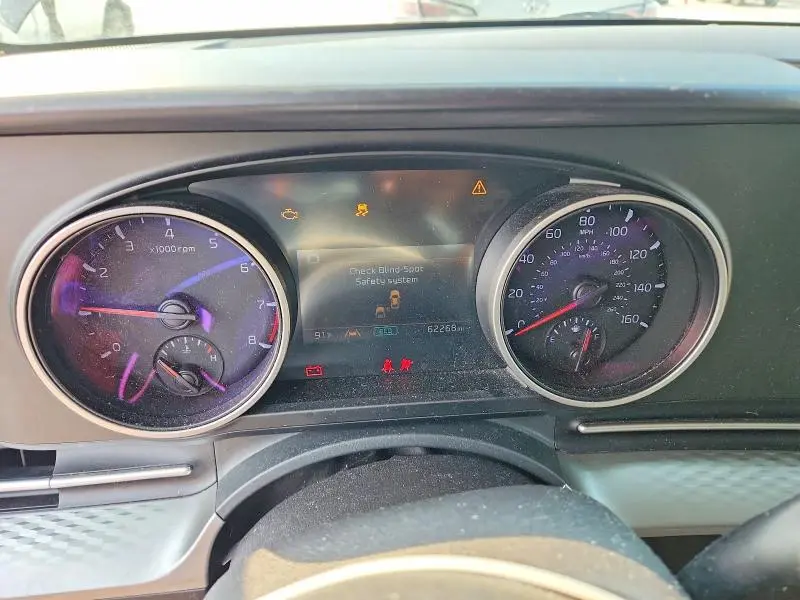 2023 KIA CARNIVAL LX  