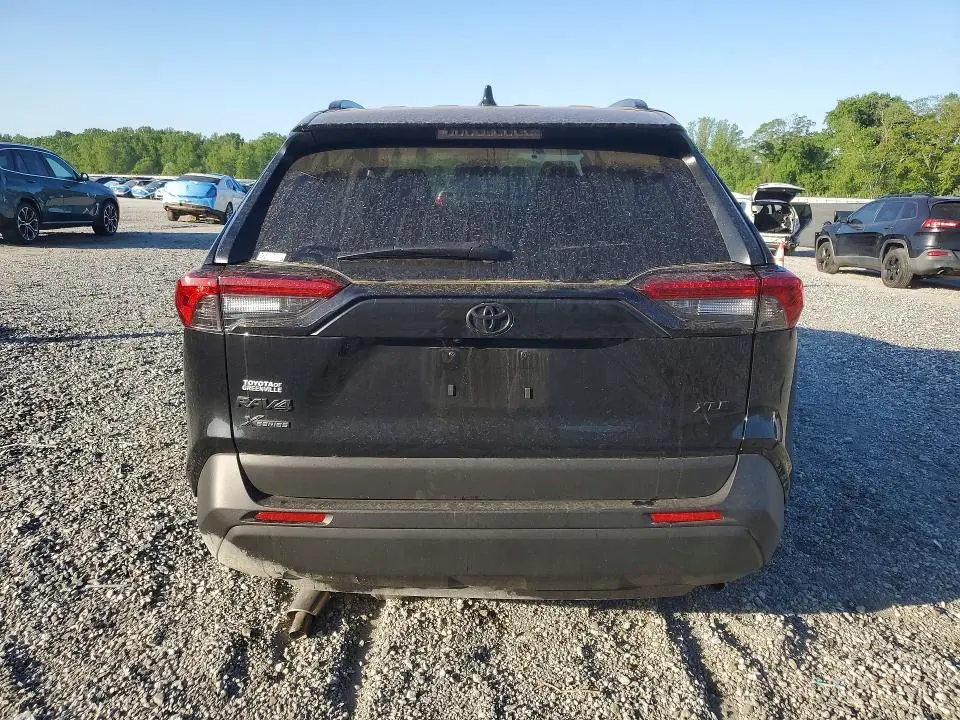 2025 TOYOTA RAV4 XLE  