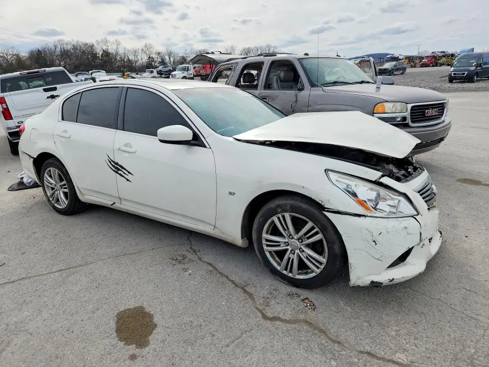 2015 INFINITI Q40   