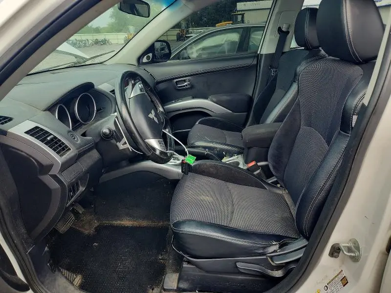 2011 MITSUBISHI OUTLANDER SE  
