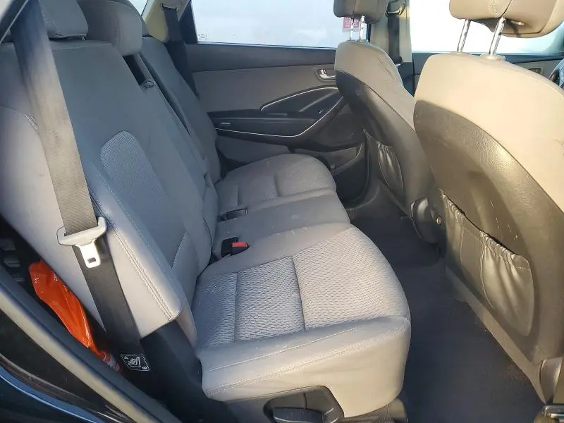 2017 HYUNDAI SANTA FE SE  