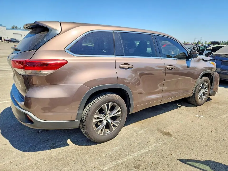 2018 TOYOTA HIGHLANDER LE  