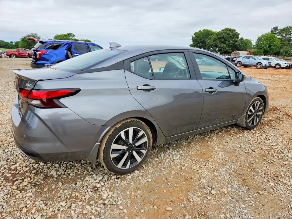 2021 NISSAN VERSA SR  