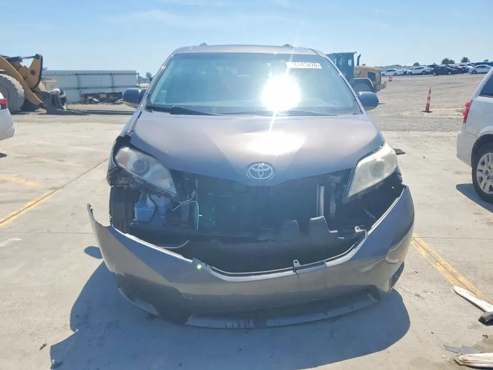 2017 TOYOTA SIENNA XLE PREMIUM 8-PASSENGER  