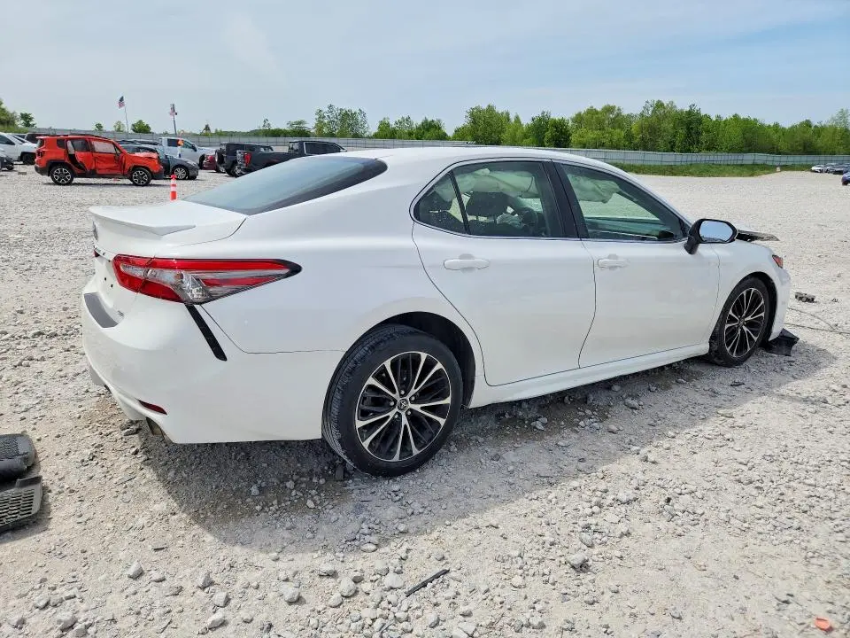 2018 TOYOTA CAMRY SE  
