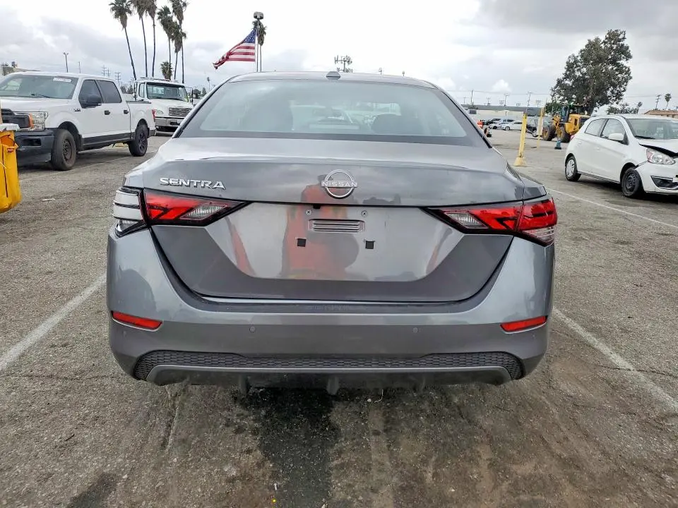 2025 NISSAN SENTRA SV  