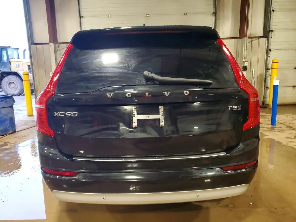 2022 VOLVO XC90 T5 MOMENTUM  