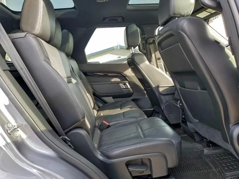 2020 LAND ROVER DISCOVERY SE  